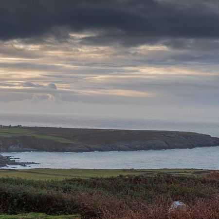Tan Y Cytiau Villa Holyhead Bagian luar foto