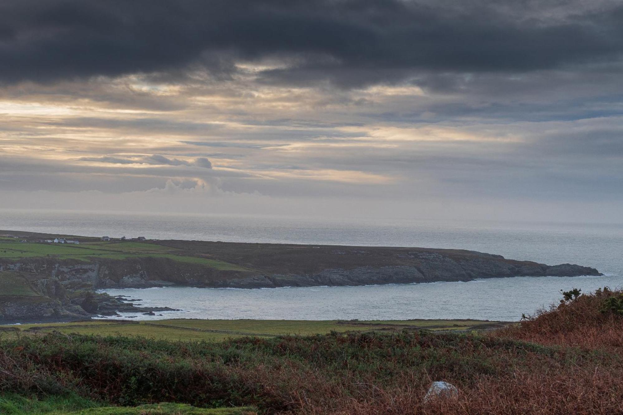 Tan Y Cytiau Villa Holyhead Bagian luar foto